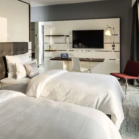 מלון Airport Plaza Hamburg 4*