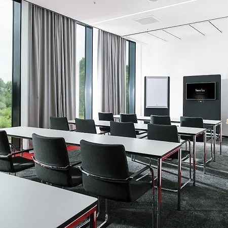 מלון Airport Plaza Hamburg 4*