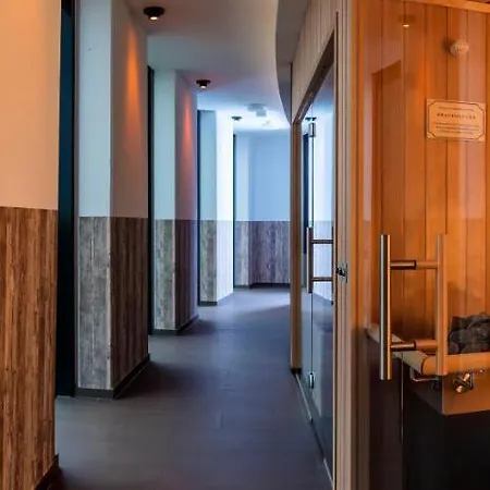Airport Plaza Hamburg Hotel 4*