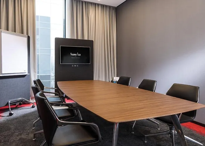 Airport Plaza Hamburg فندق 4*